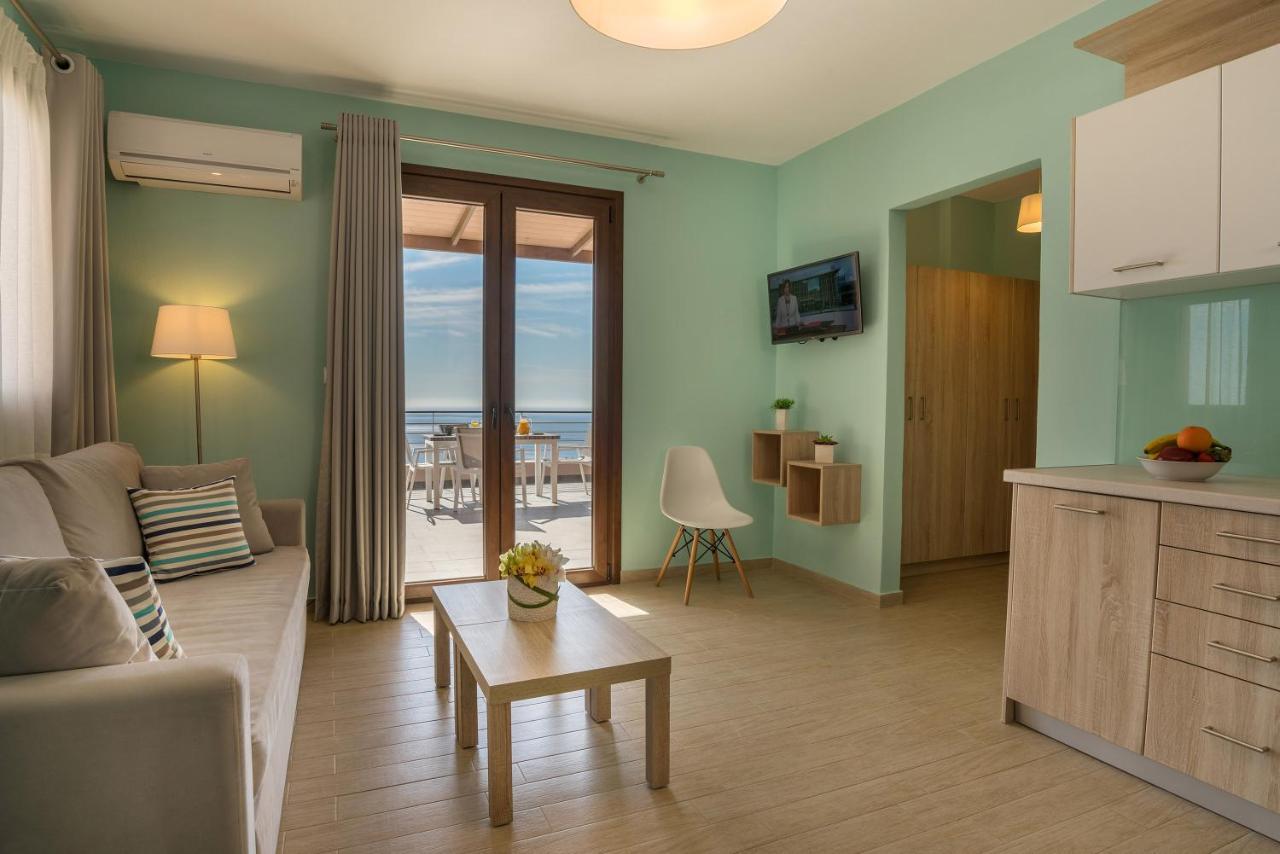 פלאקיאס Stella In The Village Suites מראה חיצוני תמונה